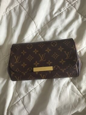 Louis Vuitton Monogram Brown Canvas Clutch - Brown/Gold